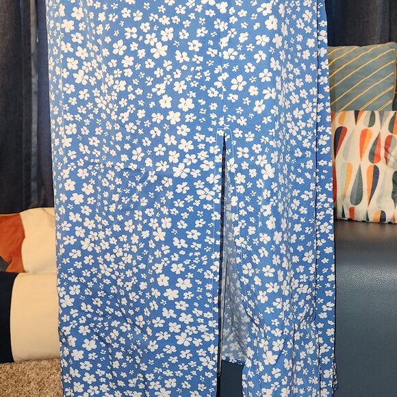 NWT Blue Ditsy Flutter Sleeve Midi Dress Size Large - Picture 7 of 13